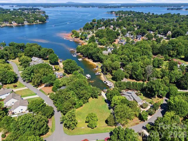 21235 Sandy Cove Road, Cornelius, NC 28031