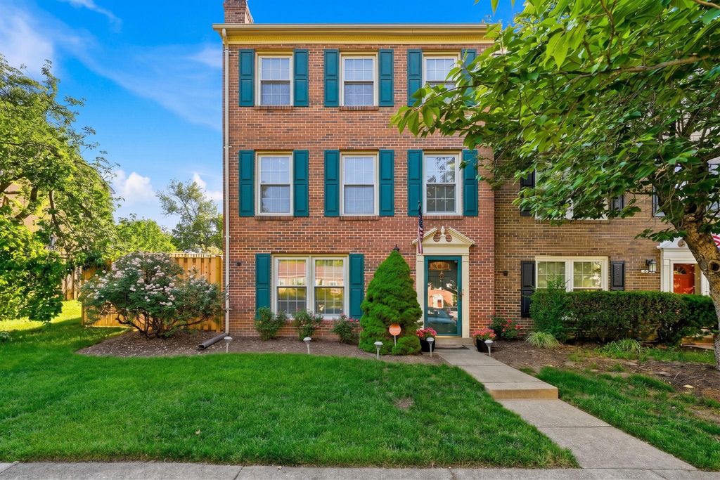 8218 DOCTOR CRAIK CT, Alexandria, VA 22306
