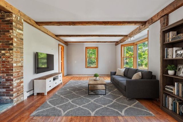 19 Johnson Drive, Newmarket, NH 03857