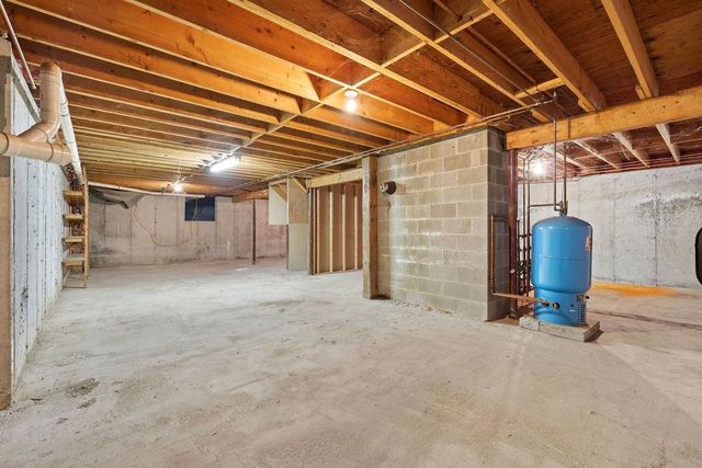19 Johnson Drive, Newmarket, NH 03857