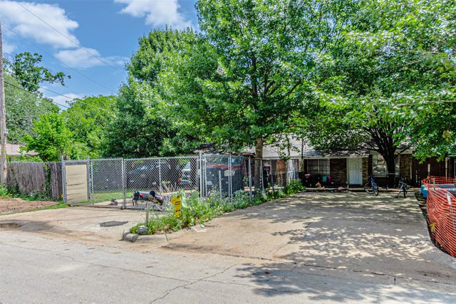 605 N Pecan Street A and B, Arlington, TX 76011