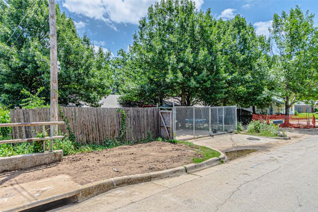 605 N Pecan Street A and B, Arlington, TX 76011
