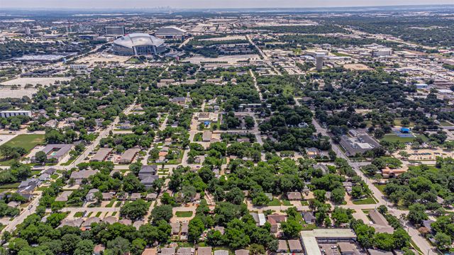 605 N Pecan Street A and B, Arlington, TX 76011