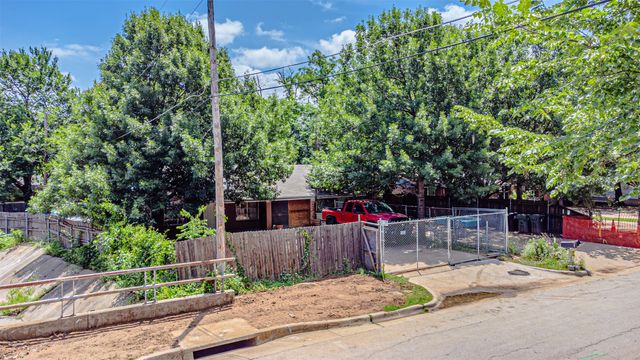 605 N Pecan Street A and B, Arlington, TX 76011