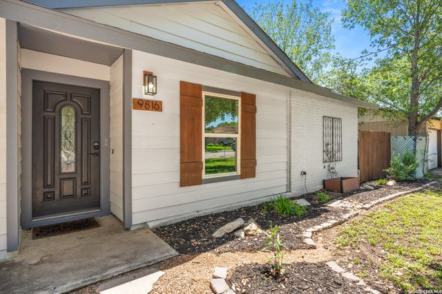 9816 MEADOW HL, Converse, TX 78109
