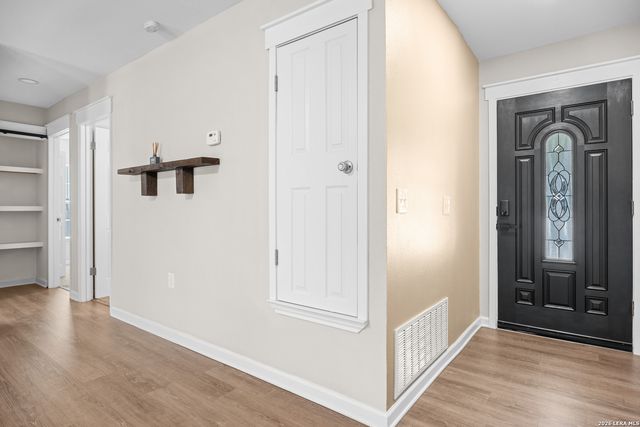 9816 MEADOW HL, Converse, TX 78109