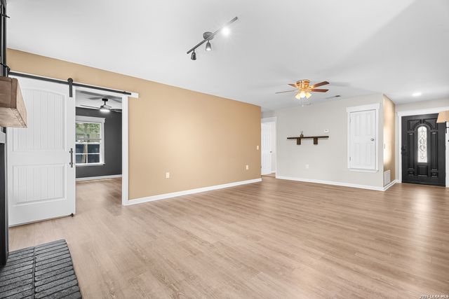 9816 MEADOW HL, Converse, TX 78109