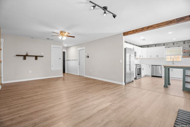 9816 MEADOW HL, Converse, TX 78109