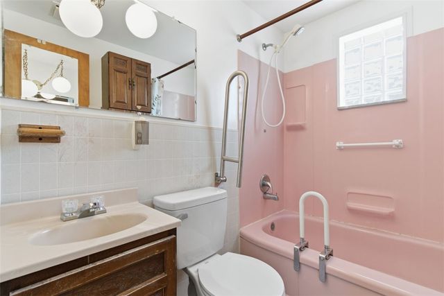 1241 PLEASANTVUE DR, Baldwin Boro, PA 15227