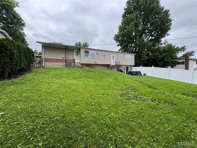 308 Twinview Terrace, Ballwin, MO 63011