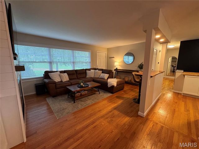 308 Twinview Terrace, Ballwin, MO 63011