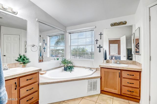 2406 W WHITE SPAR Road, New River, AZ 85087