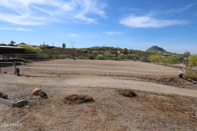 2406 W WHITE SPAR Road, New River, AZ 85087