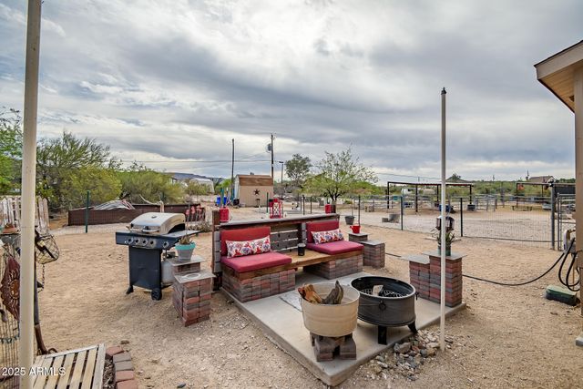 2406 W WHITE SPAR Road, New River, AZ 85087