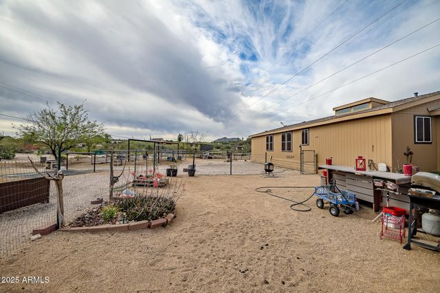 2406 W WHITE SPAR Road, New River, AZ 85087