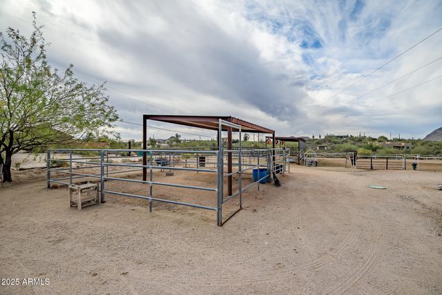 2406 W WHITE SPAR Road, New River, AZ 85087