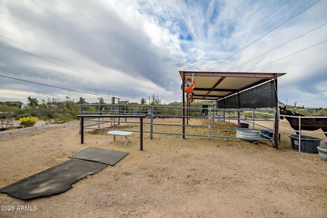 2406 W WHITE SPAR Road, New River, AZ 85087