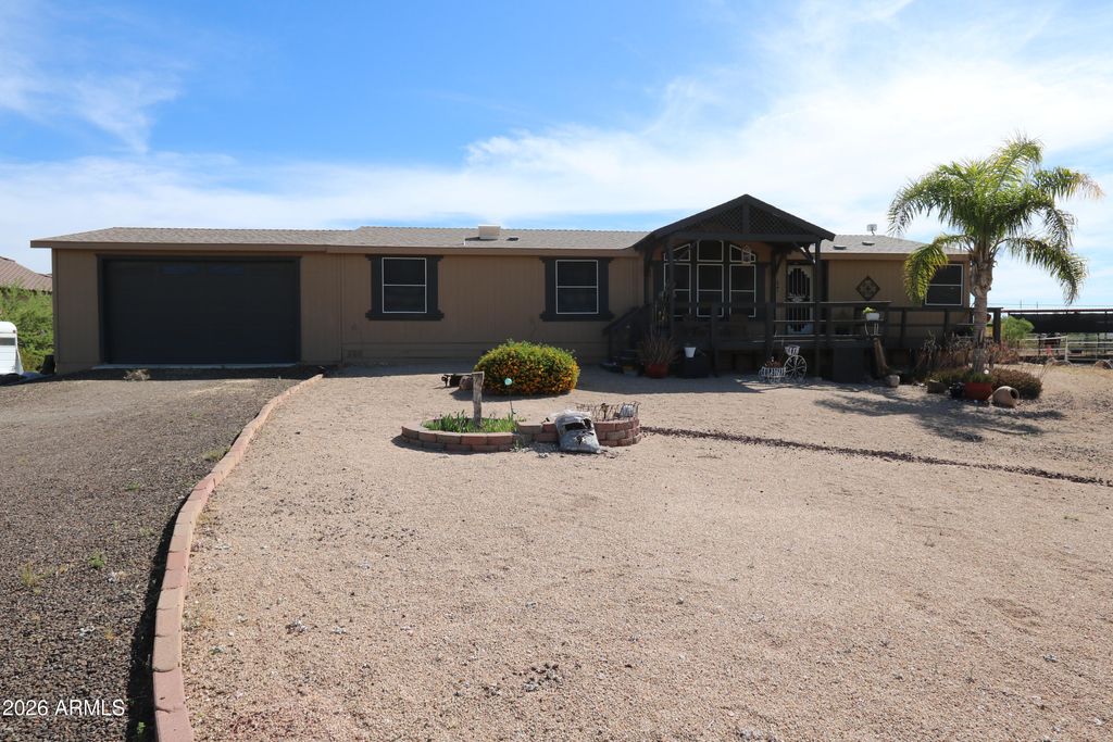 2406 W WHITE SPAR Road, New River, AZ 85087