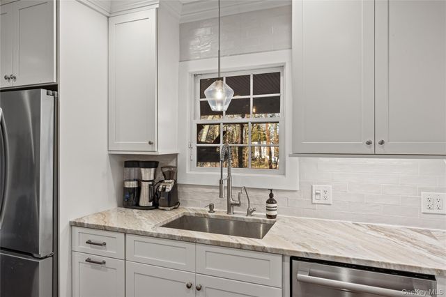 2 Walnut Avenue, Setauket, NY 11733