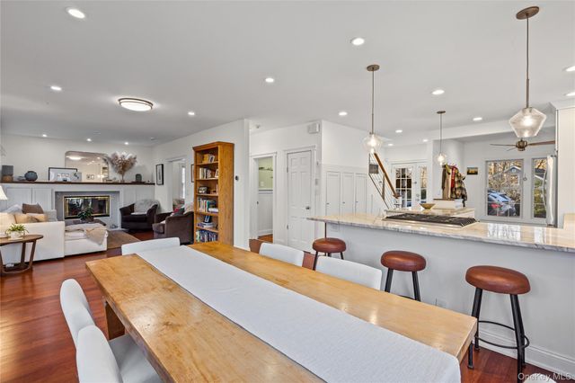 2 Walnut Avenue, Setauket, NY 11733