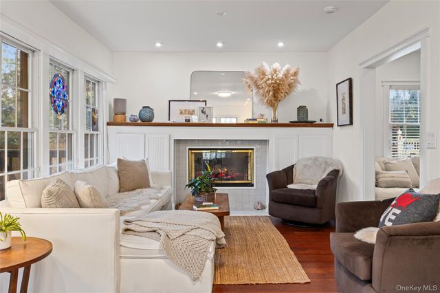 2 Walnut Avenue, Setauket, NY 11733