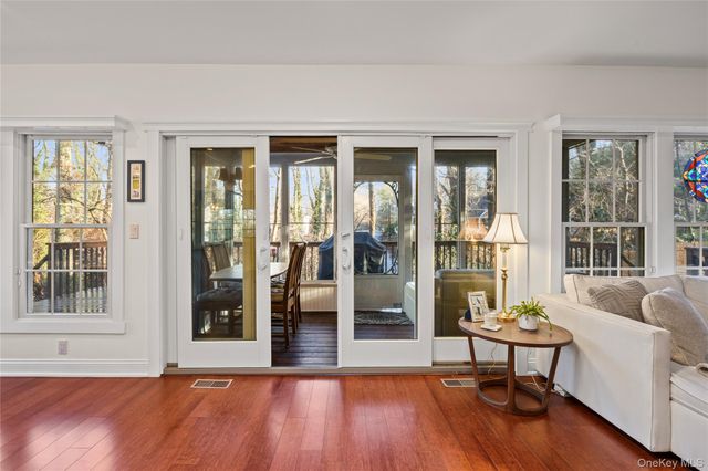 2 Walnut Avenue, Setauket, NY 11733