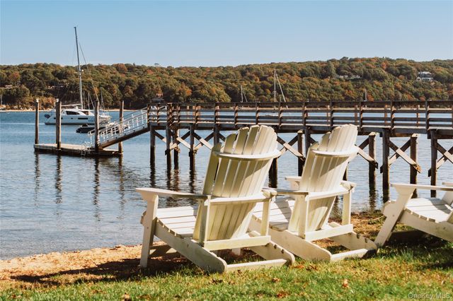 2 Walnut Avenue, Setauket, NY 11733