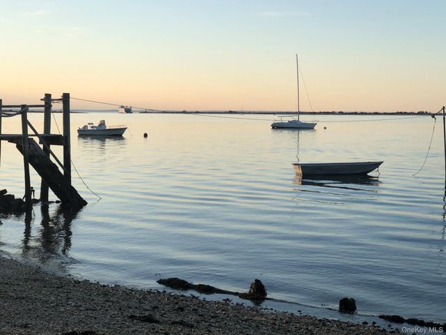 2 Walnut Avenue, Setauket, NY 11733