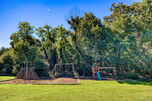 2 Walnut Avenue, Setauket, NY 11733