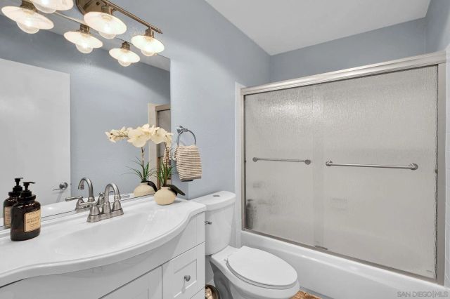 6840 Caminito Del Greco, San Diego, CA 92120