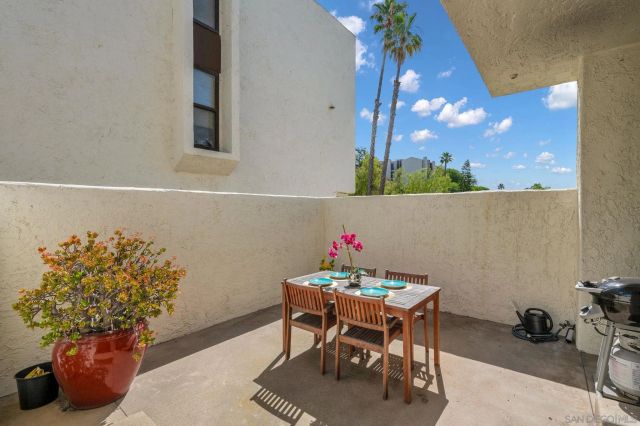 6840 Caminito Del Greco, San Diego, CA 92120