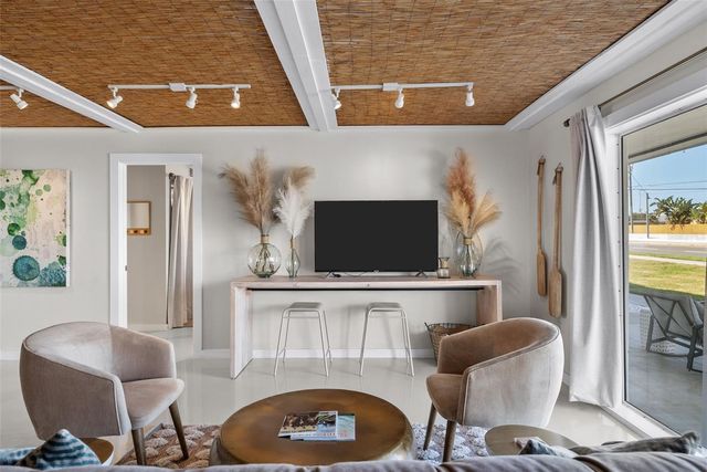 439 CAUSEWAY BOULEVARD, Dunedin, FL 34698