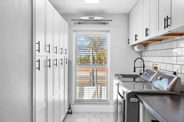 439 CAUSEWAY BOULEVARD, Dunedin, FL 34698