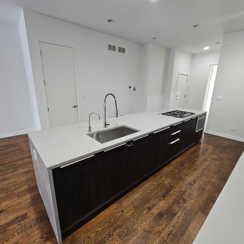 1013 N Honore Street 1, Chicago, IL 60622