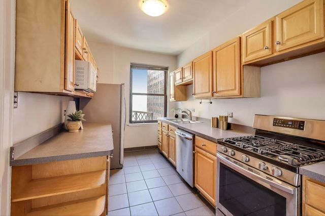1755 E 55th Street 1204, Chicago, IL 60615