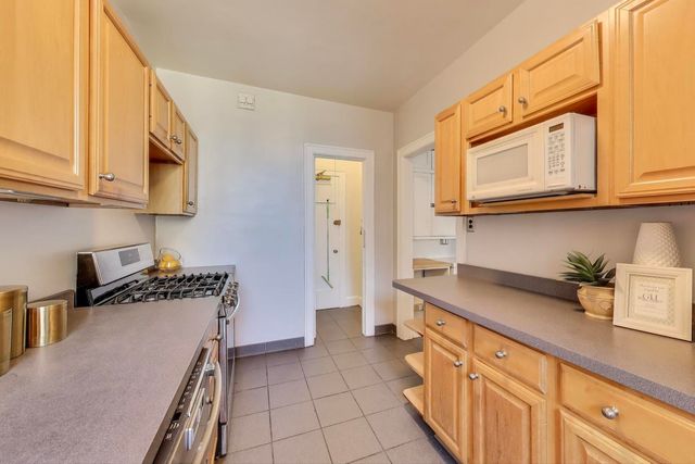 1755 E 55th Street 1204, Chicago, IL 60615