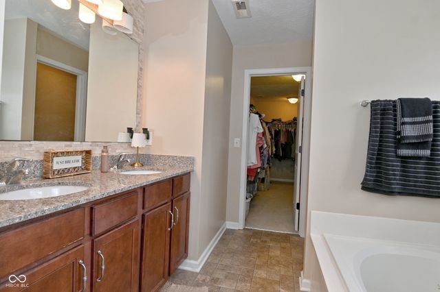 712 Settlers Walk, Brownsburg, IN 46112