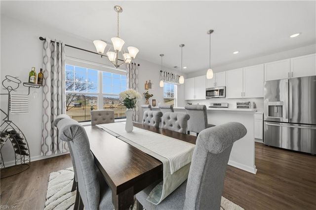 1955 Canning Pl, Chesapeake, VA 23322