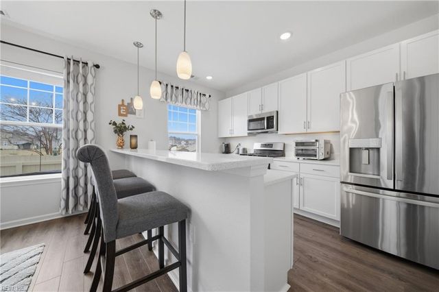 1955 Canning Pl, Chesapeake, VA 23322