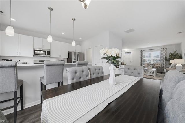 1955 Canning Pl, Chesapeake, VA 23322