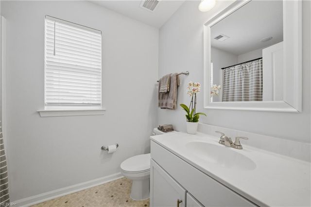 1955 Canning Pl, Chesapeake, VA 23322