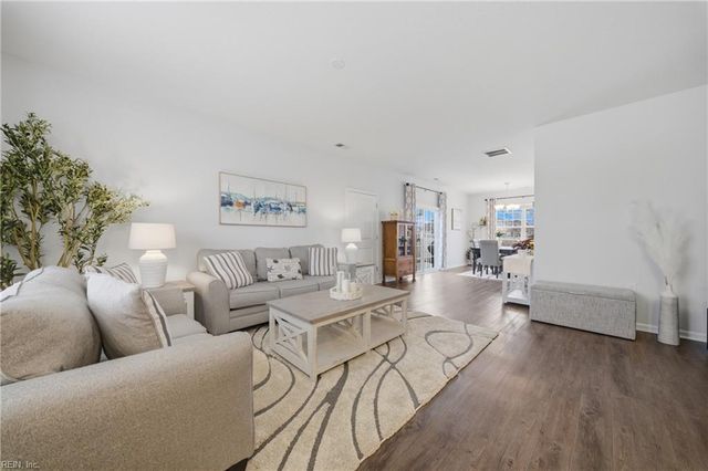 1955 Canning Pl, Chesapeake, VA 23322