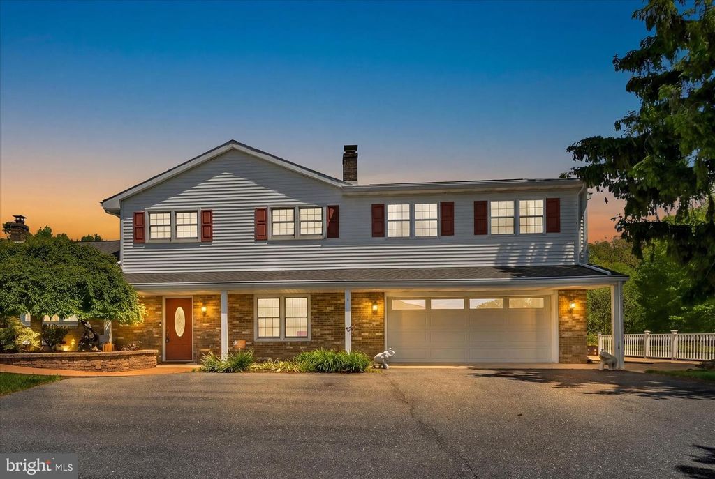 2016 S FORGE RD, Palmyra, PA 17078
