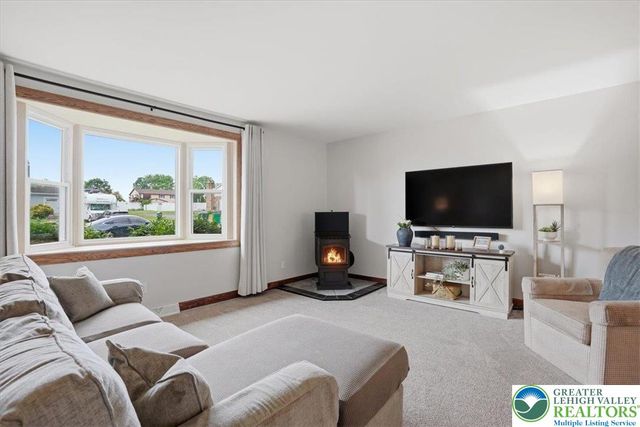 9 Stonecroft Drive, Easton, PA 18045
