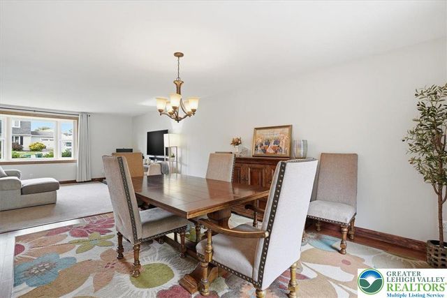 9 Stonecroft Drive, Easton, PA 18045