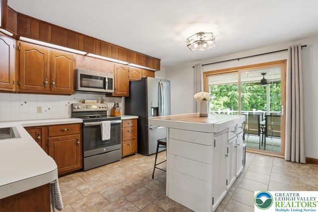 9 Stonecroft Drive, Easton, PA 18045