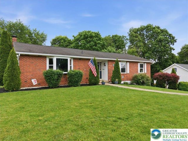 9 Stonecroft Drive, Easton, PA 18045