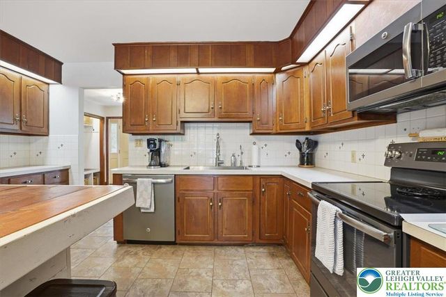 9 Stonecroft Drive, Easton, PA 18045