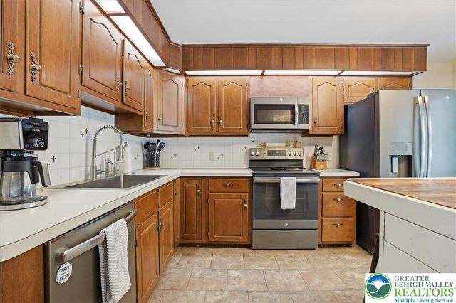 9 Stonecroft Drive, Easton, PA 18045
