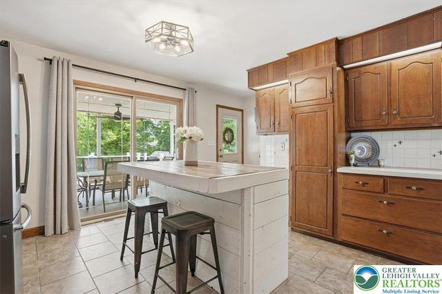 9 Stonecroft Drive, Easton, PA 18045